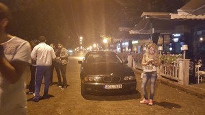 В Одессе азербайджанцы на BMW гоняли по пешеходной Дерибасовской, "катая" людей на капоте (ФОТО)