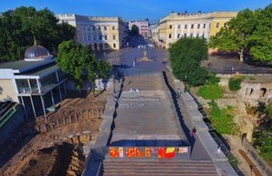 Как ремонтируют главный символ Одессы - Потемкинскую лестницу (ФОТО)
