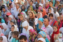 По центру Одессы прошел крестный ход православной церкви Московского патриархата (ФОТО)