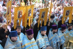 По центру Одессы прошел крестный ход православной церкви Московского патриархата (ФОТО)