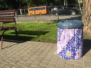 Студенты художественного училища разукрасили урны в Одессе