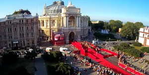 Одесский кинофестиваль открывается с шествия по красной дорожке (прямая трансляция)