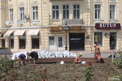 На Греческой площади готовят фундамент для памятника знаменитому одесскому градоначальнику (ФОТО)