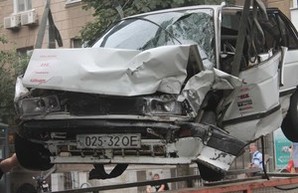 В Одессе столкнулись три машины и мотоцикл на опасном перекрестке (ФОТО, ВИДЕО)