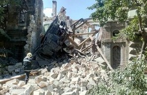 В Одессе обрушился "Масонский дом": под завалами могут быть люди (ФОТО)