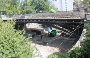 Как ремонтируют один из мостов Старой Одессы (ФОТО)