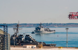 В Одесский порт вошли американские боевые корабли (ФОТО)