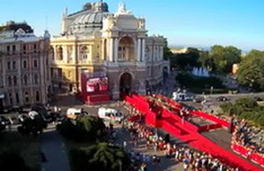 Одесский кинофестиваль закрылся очередным шествием по красной дорожке (ФОТО)