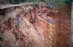 Оползень в одесской Аркадии пытаются ликвидировать (ФОТО)