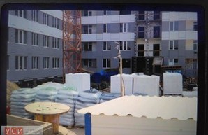 На стройке в Одессе обрушилась бетонная плита: пострадал 24-летний одессит