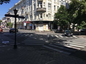 В центре Одессы обещают нарисовать "зебру" на перекрестке по диагонали