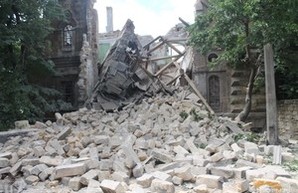 Руины "Масонского дома" в Одессе огорожены забором, инвестор готов к восстановлению