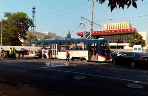 В Одессе грузовик столкнулся с трамваем (ФОТО)