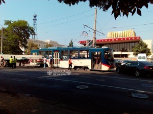 В Одессе грузовик столкнулся с трамваем (ФОТО)