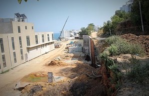 Оползень в одесской Аркадии расширяется: под угрозой жилые дома и высотная стройка (ФОТО)