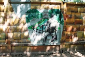 В Одессе на Фонтане появился живописный забор (ФОТО)