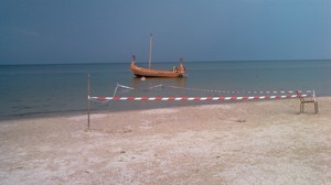 На пляже в Коблево обнаружена мина (ФОТО)