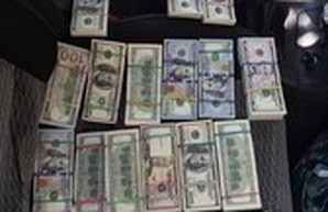 Сотрудники Одесского управления СБУ задержали россиянина, незаконно вывозившего миллионы долларов за пределы Украины (ФОТО)