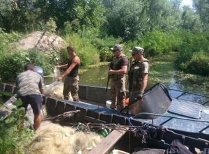 На юге Одесской области пограничники изъяли выловленную рыбу у браконьеров