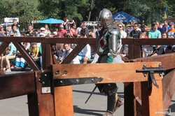 Одесский средневековый фестиваль: камера пыток и рыцарское ристалище (ФОТО)