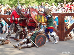 Одесский средневековый фестиваль: камера пыток и рыцарское ристалище (ФОТО)
