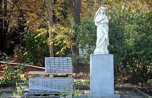 В Одессе идет ремонт моста для поцелуев (ФОТО)