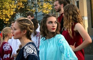 В Одессе на Приморском бульваре открылся Вышиванковый фестиваль (ФОТО)