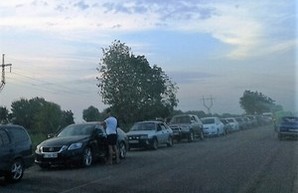 На КПП "Маяки" аншлаг: снова очереди из автомобилей