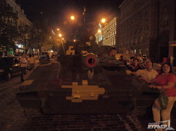 Армия марширует по вечернему Крещатику (ФОТО)
