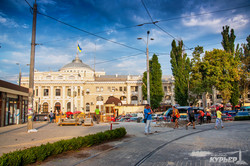 Ремонт Старосенной площади в Одессе продолжается установкой туристического логотипа (ФОТО)
