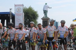 Команда в составе ветеранов АТО и волонтеров проехали дорогами 16 стран и финишировали в Одессе (ФОТО)