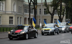 На Приморском бульваре стартовал сине-желтый автопробег (ФОТО)