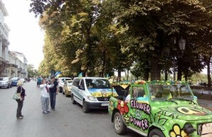 На Приморском бульваре стартовал сине-желтый автопробег (ФОТО)