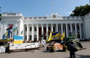 В Одессе появился второй "Майдан" на Думской: требуют увольнения заместителя Труханова (ФОТО)