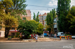 Как ремонтируют теплотрассу на одесской улице Сегедской (ФОТО)