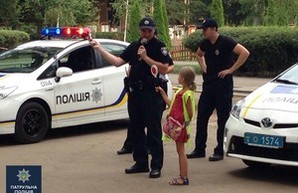 Школьные линейки в Одессе охраняет полиция