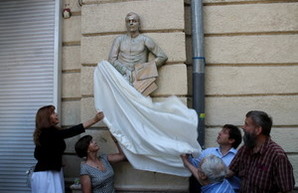 В Одессе открыли мемориальную доску основателю движения футуристов (ФОТО)