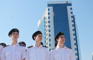 Курсанты Одесской морской академии прошли маршем по улицам города (ФОТО)