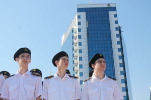 Курсанты Одесской морской академии прошли маршем по улицам города (ФОТО)