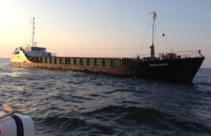 Спасатели эвакуировали с судна грузинского моряка для медицинской помощи