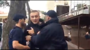 У здания консульства России в Одессе задержали активистов "Правого сектора" (ВИДЕО)