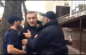 У российского консульства в Одессе "Правый сектор" дважды подрался с полицией