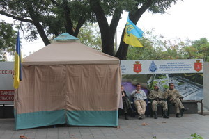 В Одессе возобновился протест на Думской, замаскированный под депутатскую приемную (ФОТО)