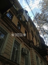 В центре Одессе снова обрушился балкон: пострадала женщина