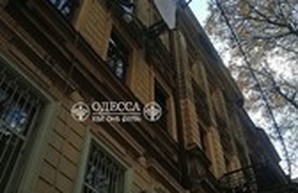 В центре Одессе снова обрушился балкон: пострадала женщина