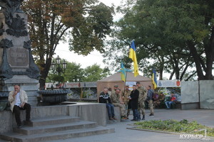 Возле Одесской мэрии снова произошла потасовка между активистами
