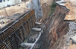 В Аркадии укрепляют оползневый склон