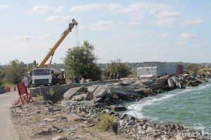 Демонтаж бетонных блоков на дамбе Хаджибейского лимана завершат в октябре