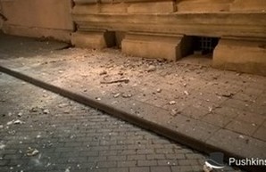На Приморском бульваре в Одессе рухнула часть дома