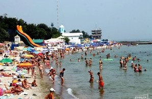 За курортный сезон на одесских пляжах спасли более тысячи людей